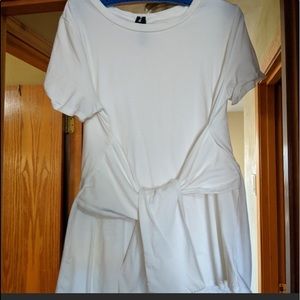 Agnes & Dora white Tee with waist wrap
